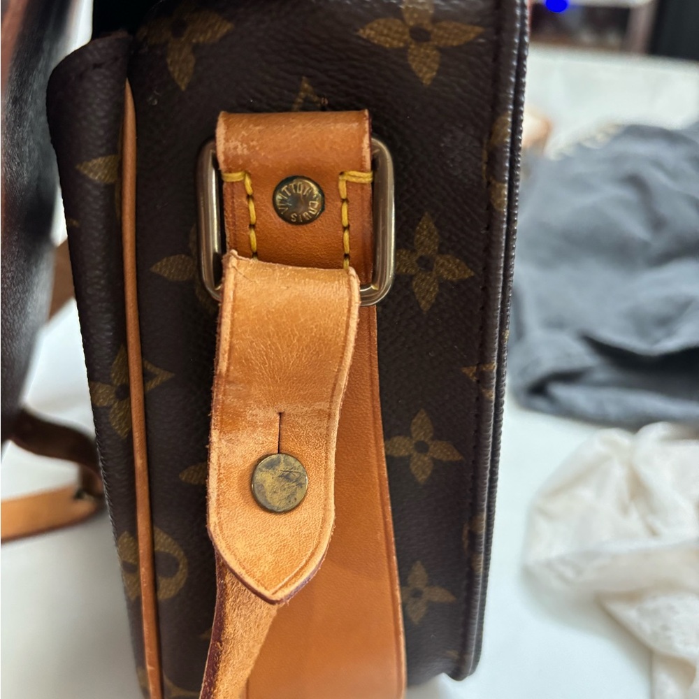 Louis Vuitton Cartouchiere MM - Picture 4 of 13